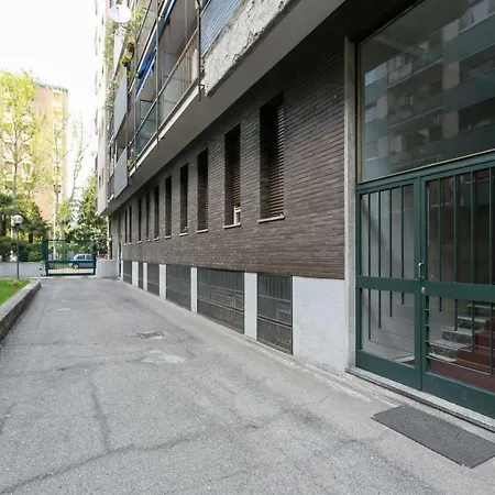 Local Tortona شقة ميلان