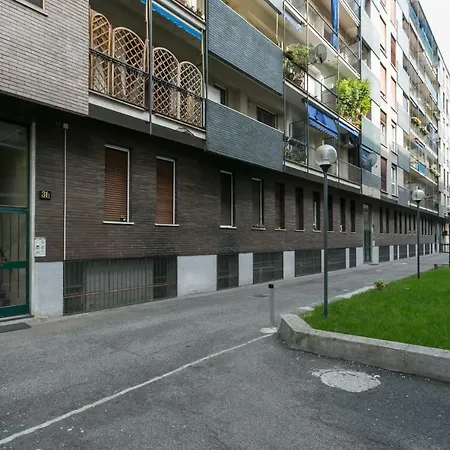Local Tortona شقة ميلان